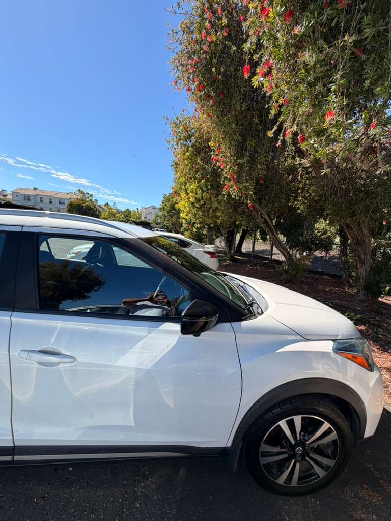 Used 2019 Nissan Kicks SR w/ SR Premium Package FWD image 9