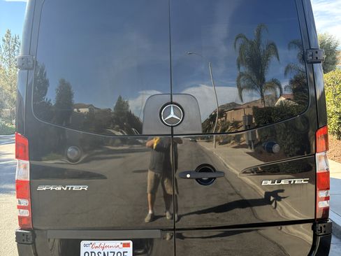 Used 2015 Mercedes-Benz Sprinter 2500 image 9