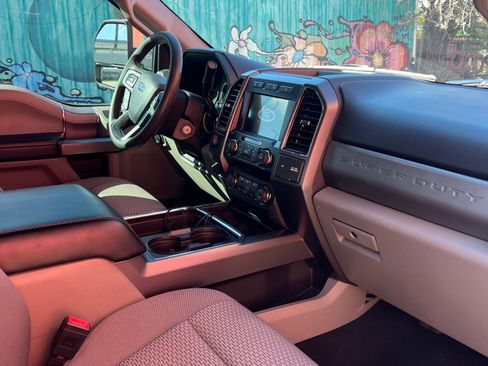 Used 2020 Ford F250 XLT w/ XLT Premium Package image 4