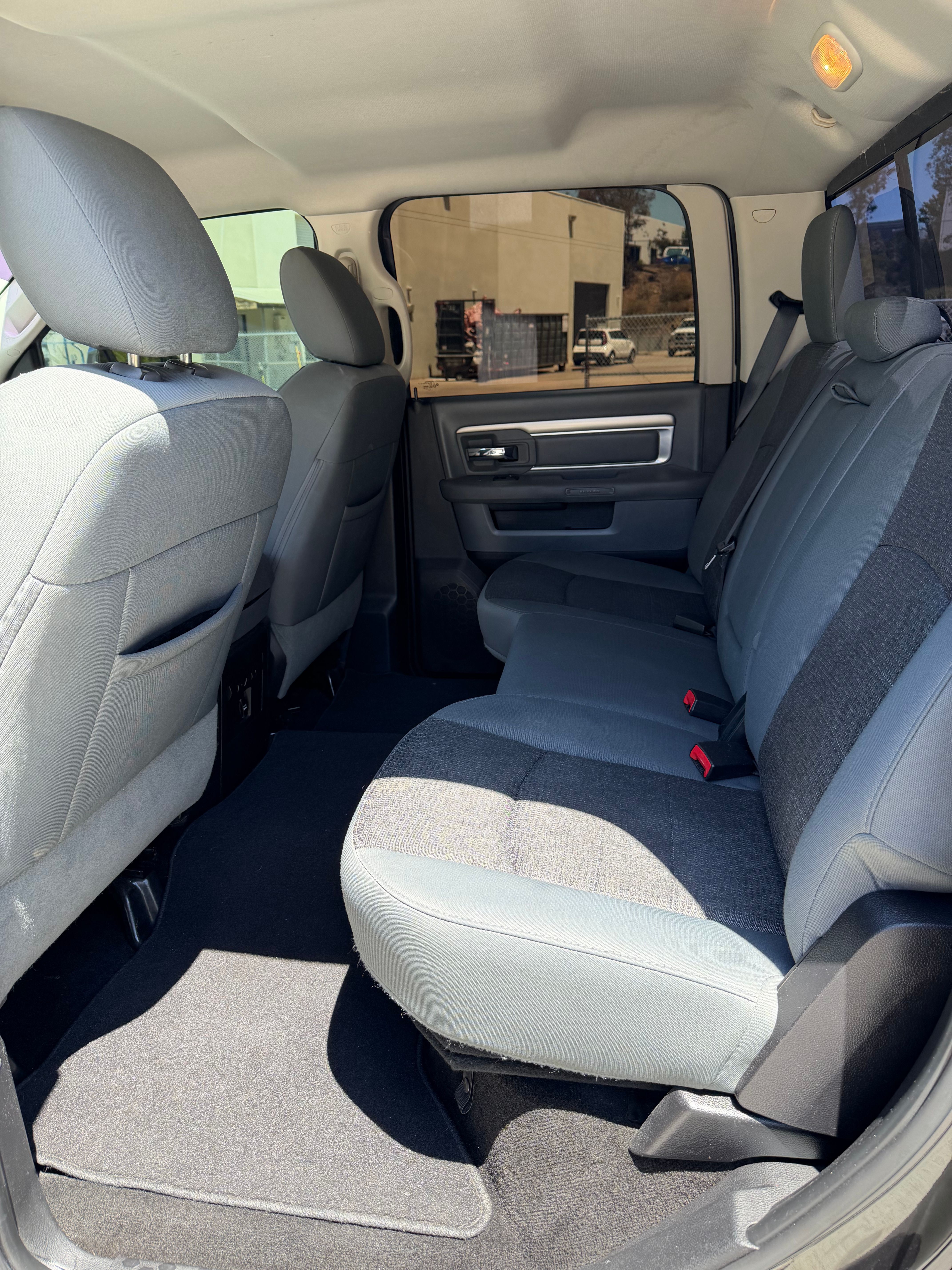 Used 2016 RAM 2500 SLT w/ Luxury Group RWD image 13
