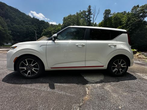 Used 2022 Kia Soul Turbo FWD image 4
