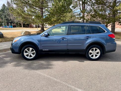 Used 2014 Subaru Outback 2.5i Premium image 2