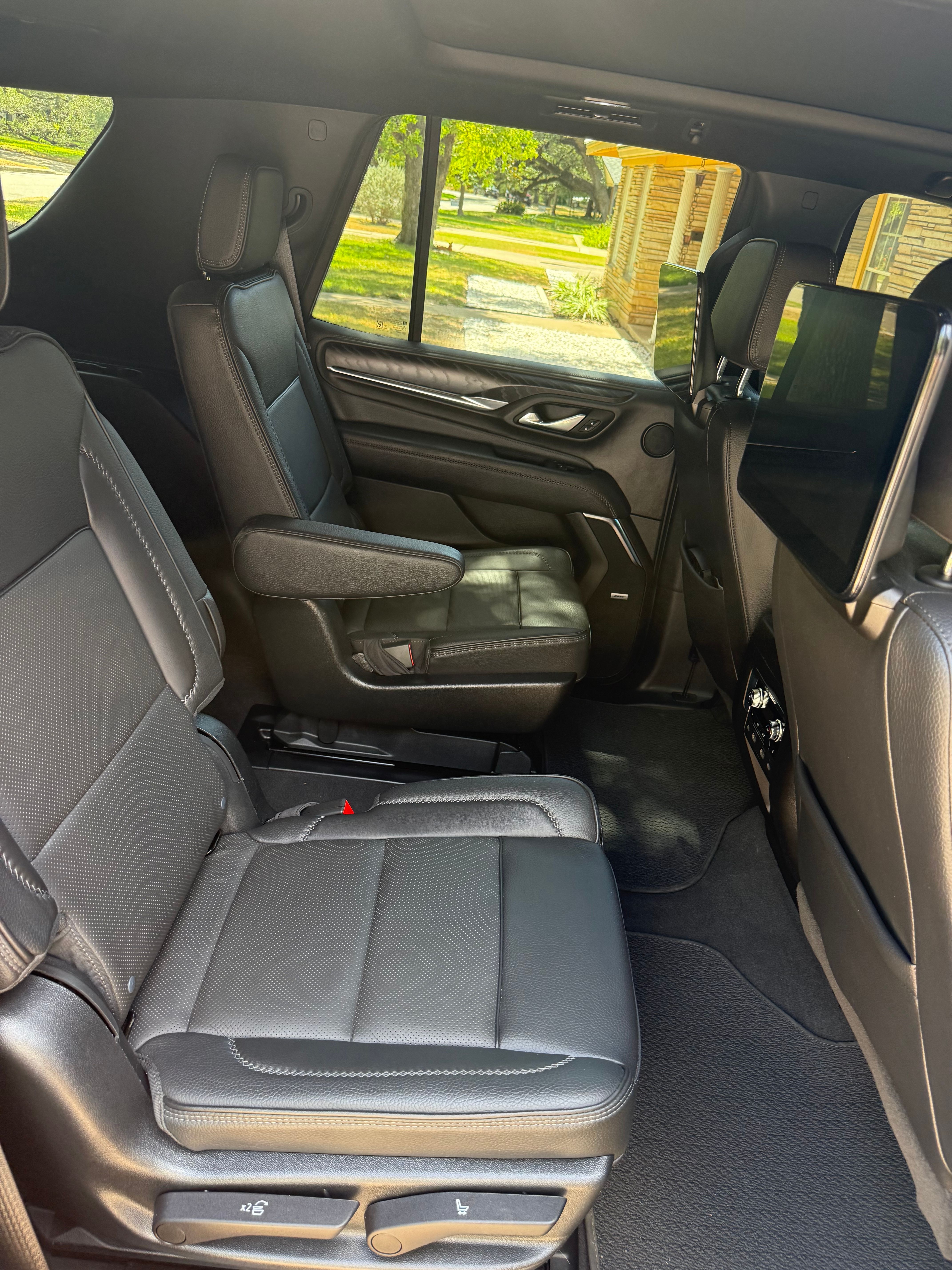 Used 2023 GMC Yukon Denali w/ Denali Reserve Package AWD/4WD image 14