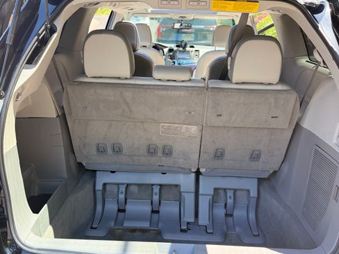 Used 2013 Toyota Sienna Limited w/ Premium Pkg FWD image 10
