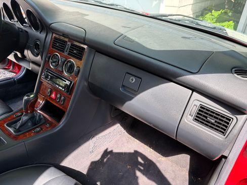Used 2004 Mercedes-Benz SLK 320 image 19