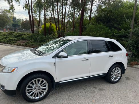 Used 2014 Lincoln MKX AWD w/ Equipment Group 101A image 8