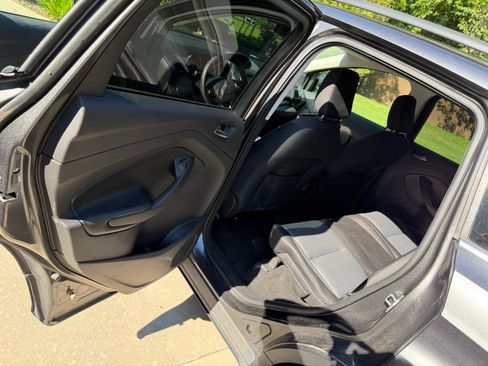 Used 2018 Ford Escape SE FWD image 12