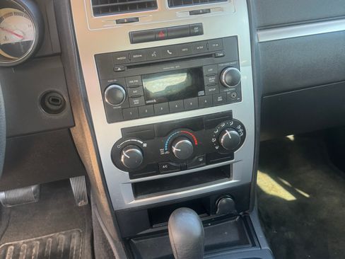 Used 2010 Dodge Charger SXT image 9