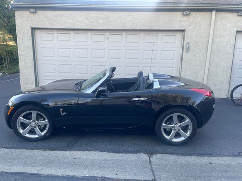 Used 2007 Pontiac Solstice Convertible 2D w/ Premium Package image 9