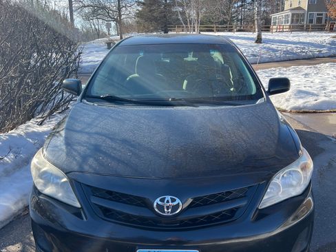 Used 2011 Toyota Corolla LE image 1