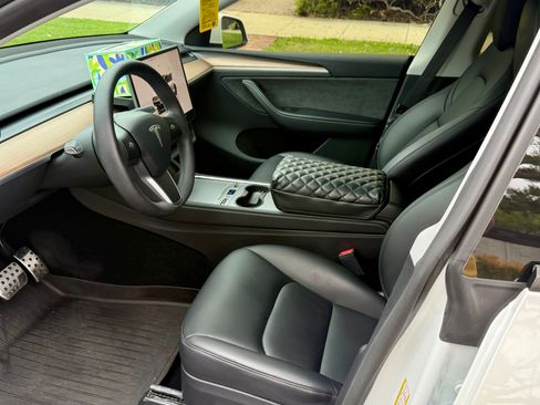 Used 2023 Tesla Model Y Long Range image 17