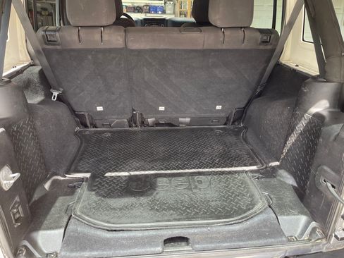 Used 2014 Jeep Wrangler Unlimited Sport w/ Quick Order Package 24S AWD/4WD image 17