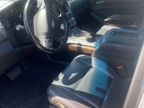 Used 2019 Chevrolet Suburban LT image 4