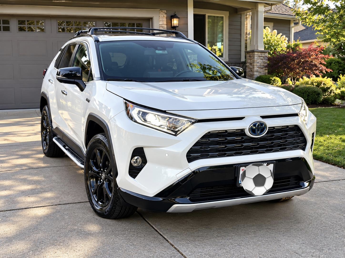 Used 2020 Toyota RAV4 XSE AWD/4WD image 1