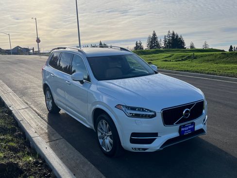 Used 2016 Volvo XC90 T6 Momentum AWD/4WD image 6