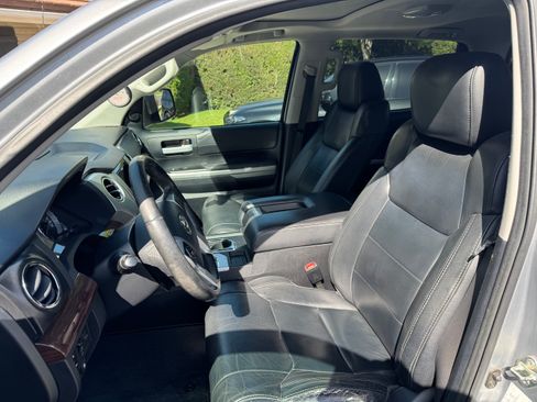 Used 2014 Toyota Tundra Limited w/ Limited Premium Package AWD/4WD image 10