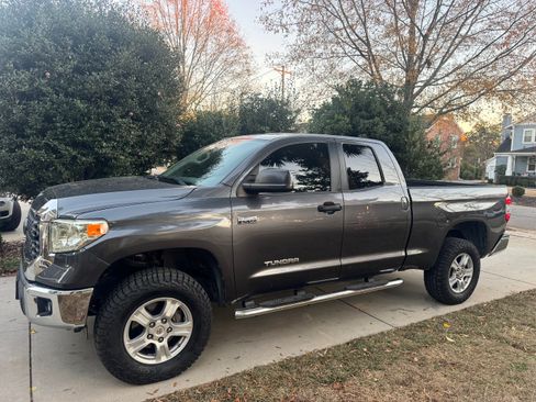 Used 2018 Toyota Tundra SR5 image 5