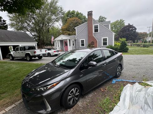 Used 2017 Toyota Prius Prime Plus FWD image 5