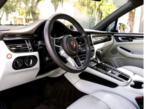 Used 2020 Porsche Macan image 10