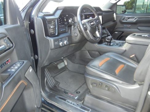 Used 2022 GMC Sierra 1500 AT4 w/ AT4 Premium Package AWD/4WD image 9