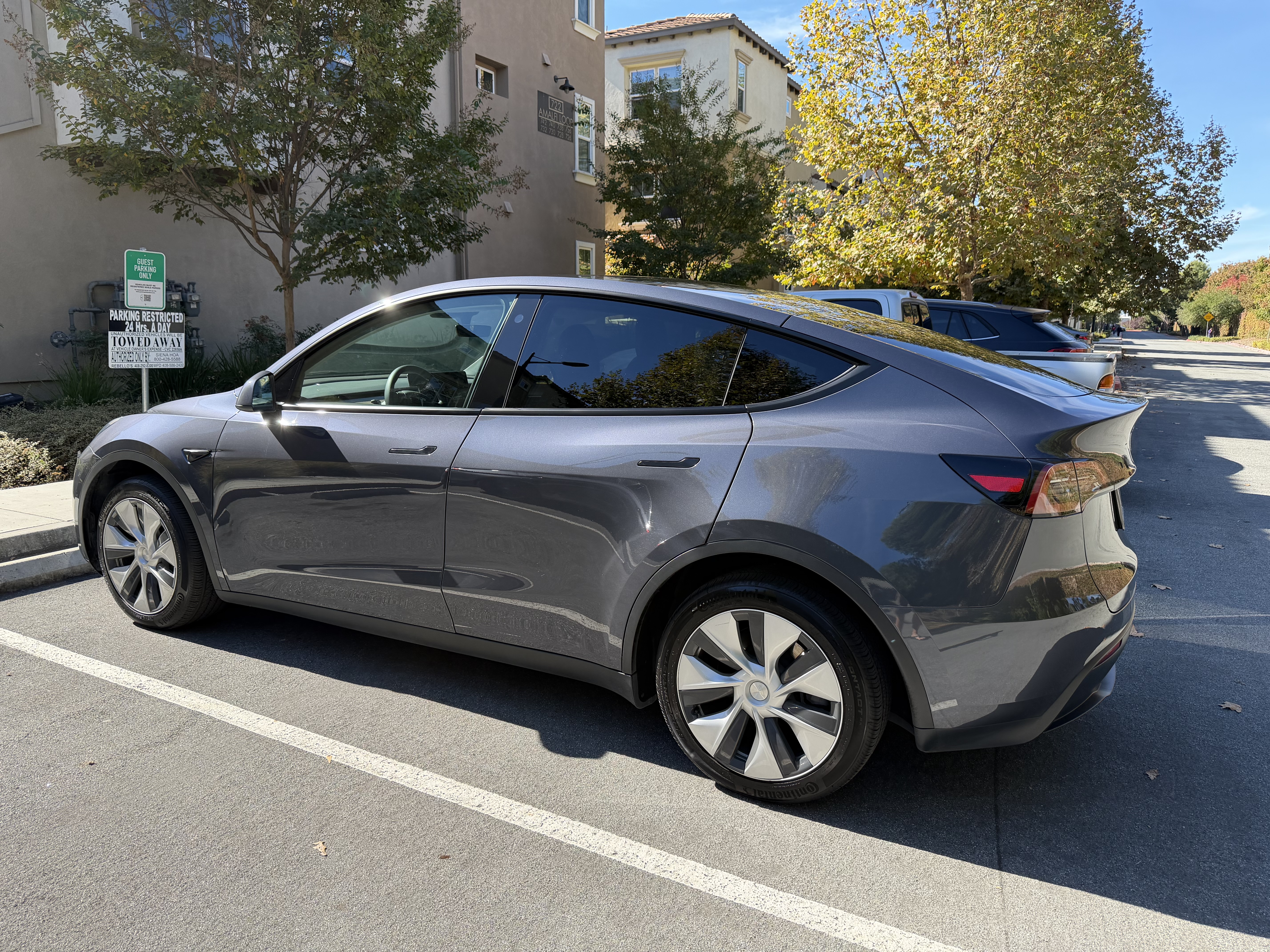 Used 2023 Tesla Model Y Long Range AWD/4WD image 1