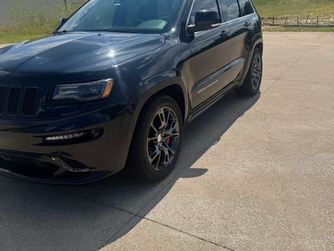 Used 2015 Jeep Grand Cherokee SRT image 5
