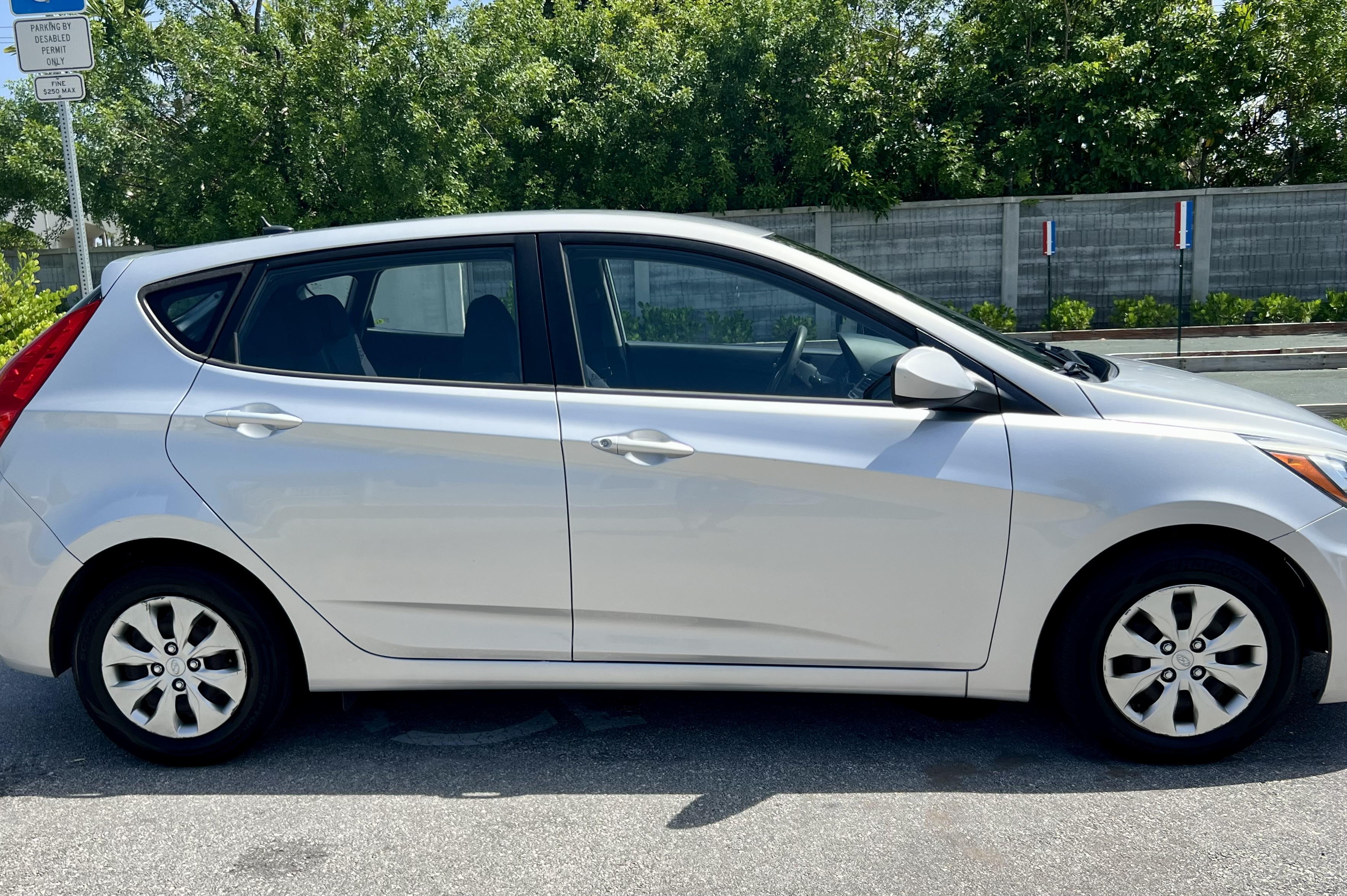 Used 2015 Hyundai Accent GS FWD image 2