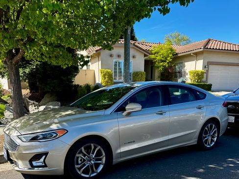 Used 2019 Ford Fusion Titanium image 1