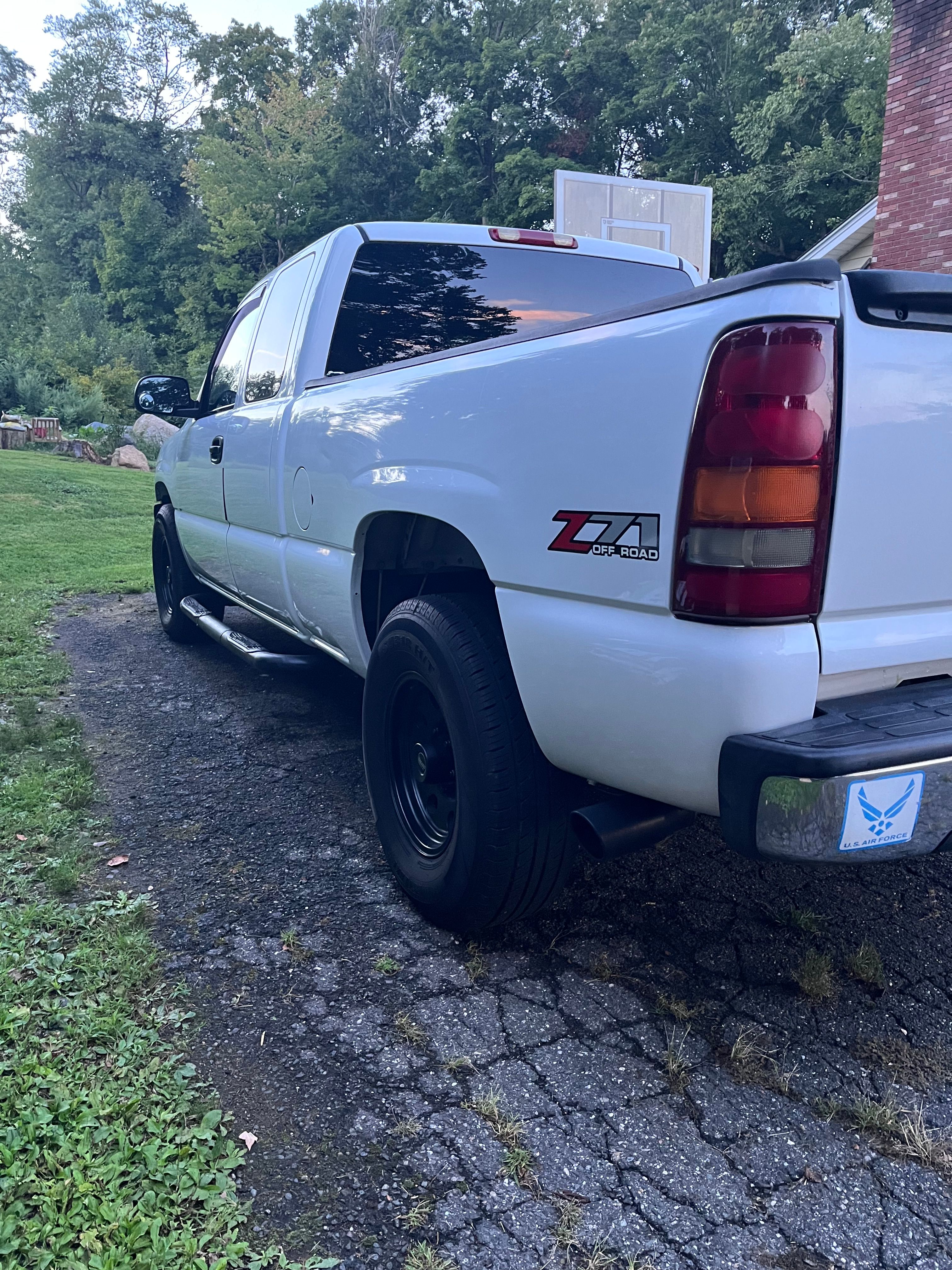 Used 2000 Chevrolet Silverado 1500 LS w/ Off-Road Chassis Pkg AWD/4WD image 1