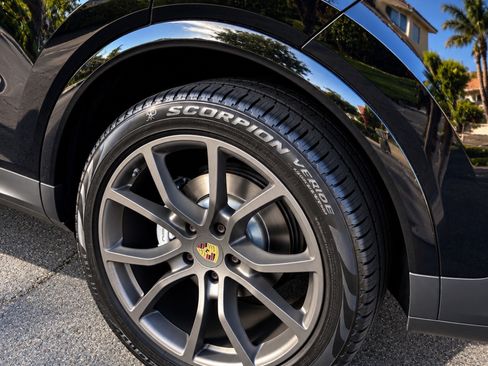 Used 2019 Porsche Cayenne AWD/4WD image 10