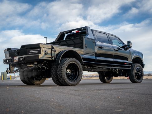 Used 2025 Ford F350 Platinum w/ Platinum Plus Package image 2