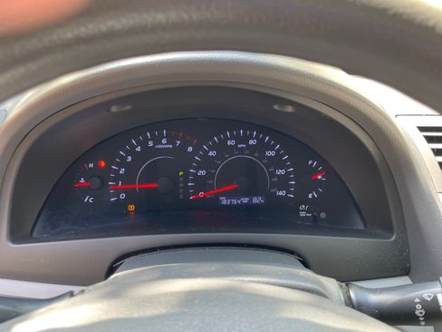 Used 2010 Toyota Camry LE FWD image 4