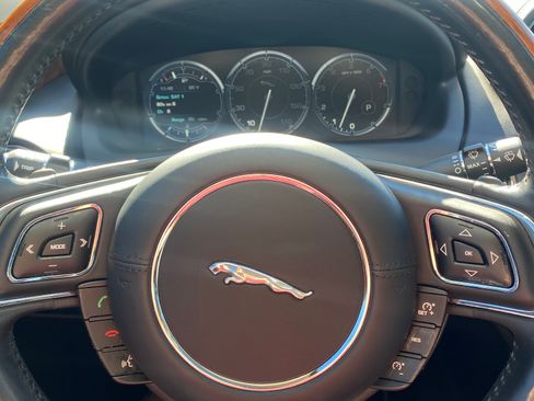 Used 2012 Jaguar XJ image 11