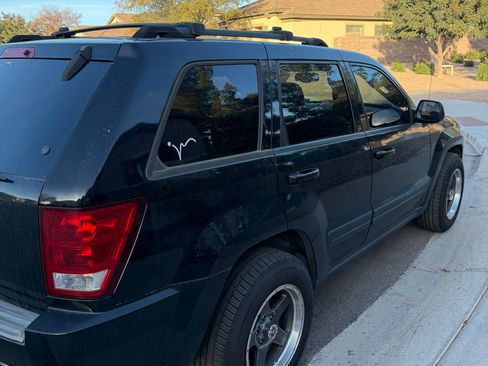 Used 2006 Jeep Grand Cherokee Laredo image 2