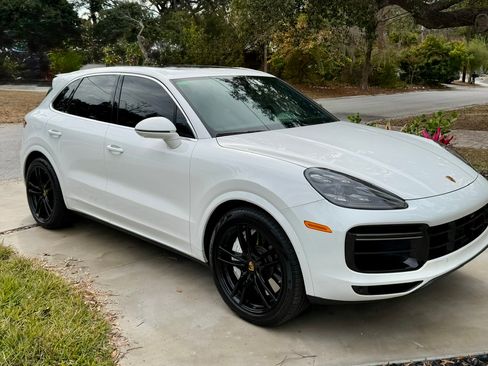 Used 2022 Porsche Cayenne Turbo image 10