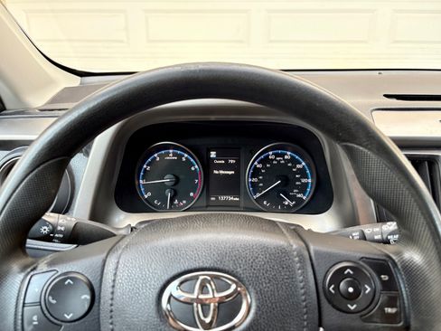 Used 2017 Toyota RAV4 LE AWD/4WD image 21