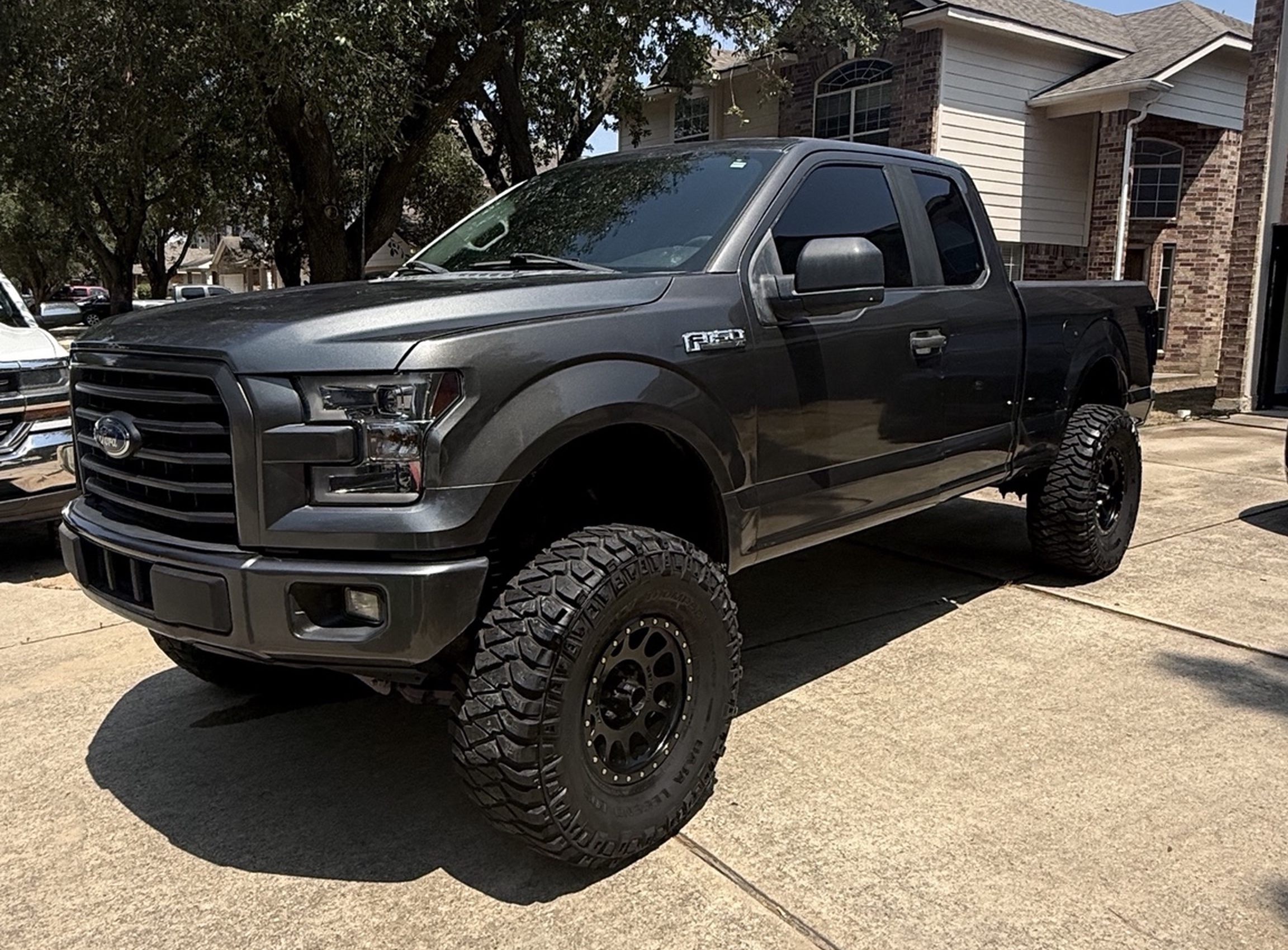 Used 2017 Ford F150 XL w/ Equipment Group 101A Mid RWD image 2