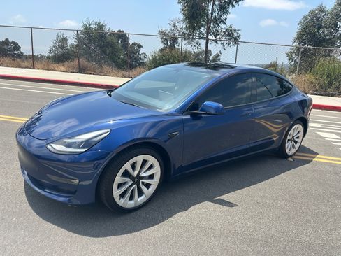 Used 2022 Tesla Model 3 Long Range AWD/4WD image 5