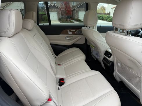 Used 2021 Mercedes-Benz GLS 450 4MATIC image 13