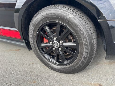 Used 2006 Ford Mustang Coupe image 6