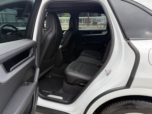 Used 2025 Porsche Cayenne S AWD/4WD image 19