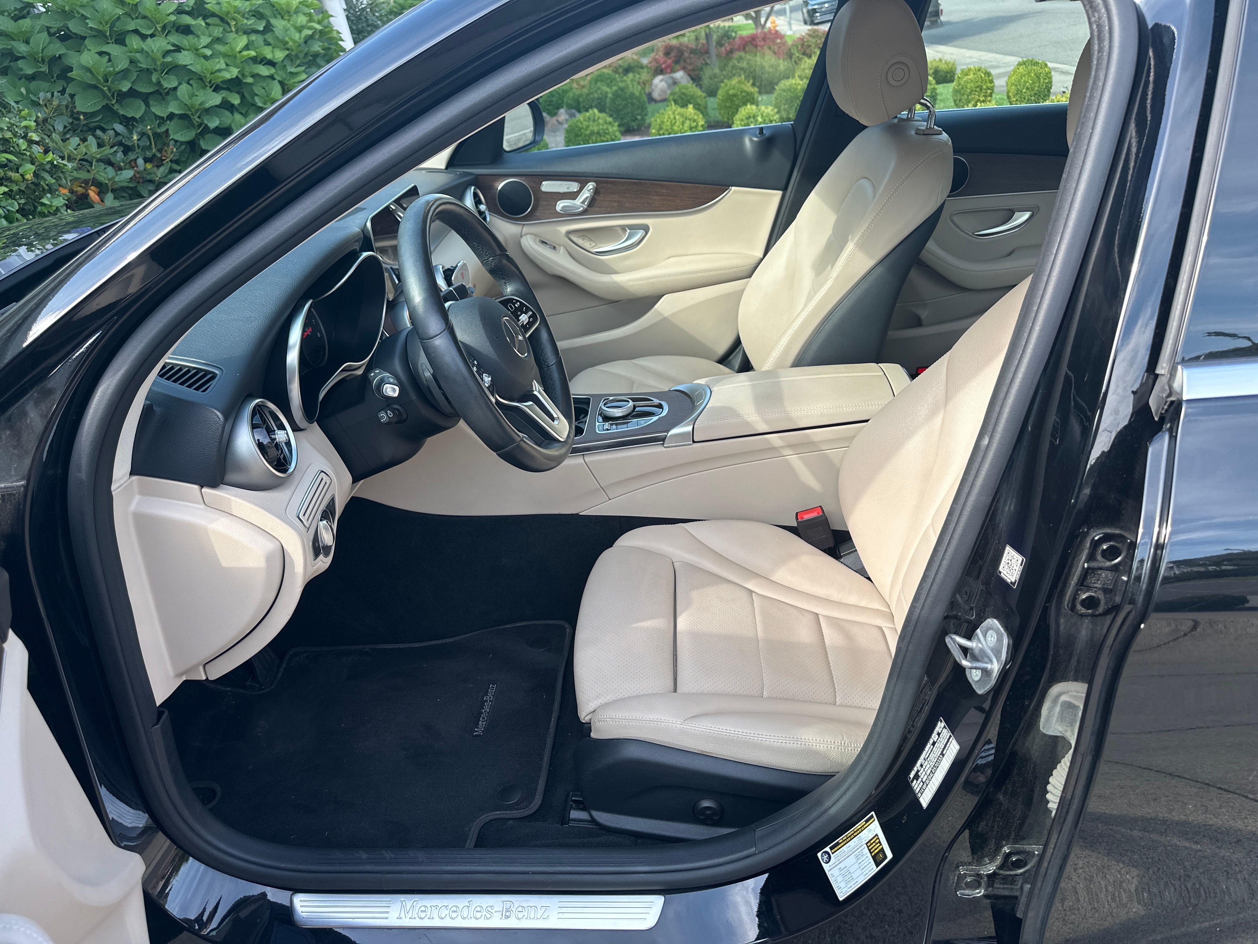 Used 2020 Mercedes-Benz C 300 4MATIC Sedan image 11