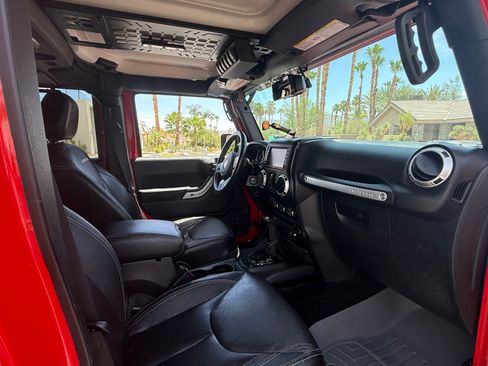 Used 2015 Jeep Wrangler Unlimited Rubicon AWD/4WD image 6