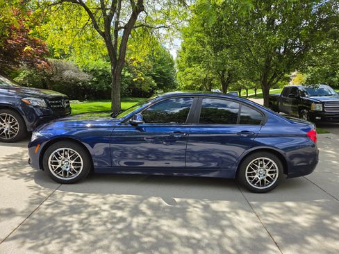 Used 2018 BMW 320i xDrive Sedan AWD/4WD image 1