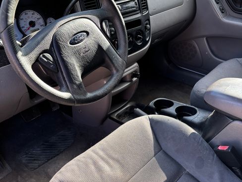 Used 2001 Ford Escape XLT image 13