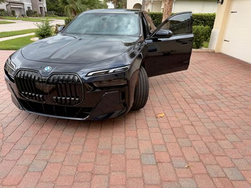 Used 2025 BMW 750e xDrive AWD/4WD image 8