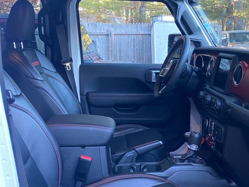 Used 2023 Jeep Gladiator Rubicon w/ Dual Top Group image 11