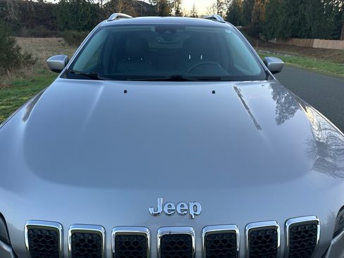 Used 2019 Jeep Cherokee Limited w/ Technology Group image 16