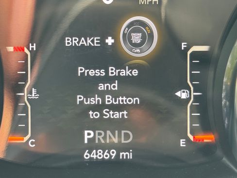 Used 2019 Jeep Wrangler Unlimited Sahara w/ Uconnect 4C Nav & Sound Group image 17