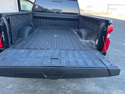 Used 2022 Chevrolet Silverado 2500 High Country w/ Technology Package AWD/4WD image 17